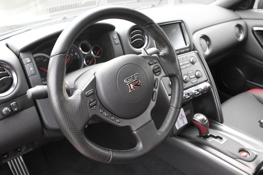  Nissan GT-R 2013 года  (EU) (фото 12 из 69)